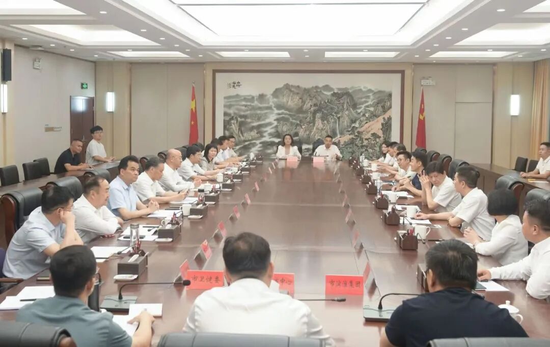 阜阳市委书记汪华东会见上海市安徽商会会长洪清华一行